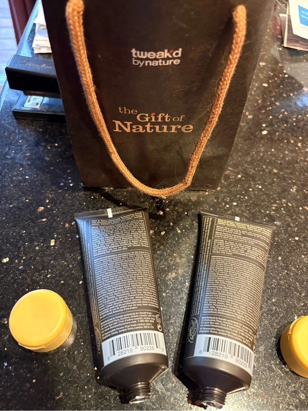 tweakd by nature Coco-Nutty Volumizing Clayditioner and Scrub